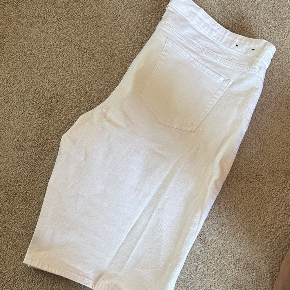 White Denim Bermuda shorts